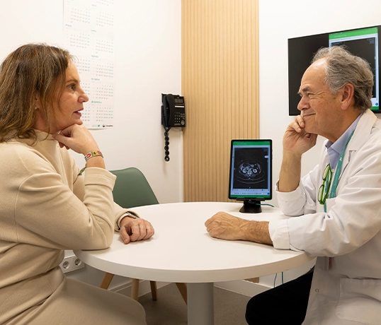 Healthcare staff talk with a patient (photo)